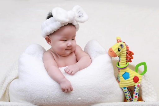 汉川宝宝打嗝吐奶怎么回事